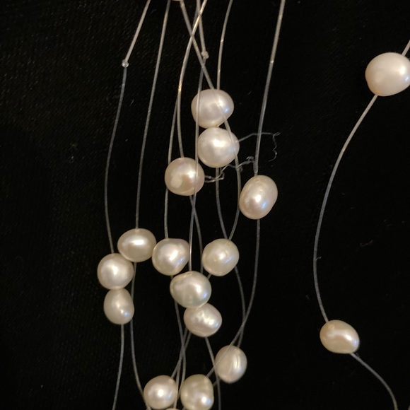 Freshwater pearl floating necklace. - Picture 3 of 4